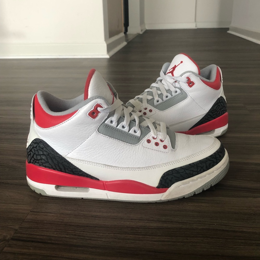 Air Jordan 3 Fire Red size 9